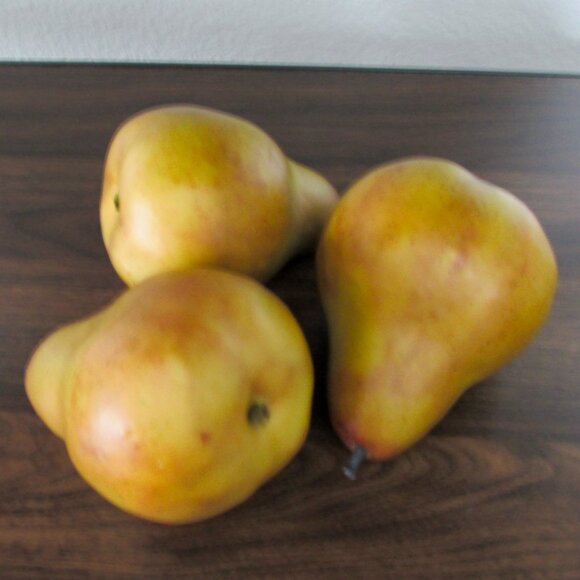 Beautiful large vintage faux pears - Picture 3 of 3